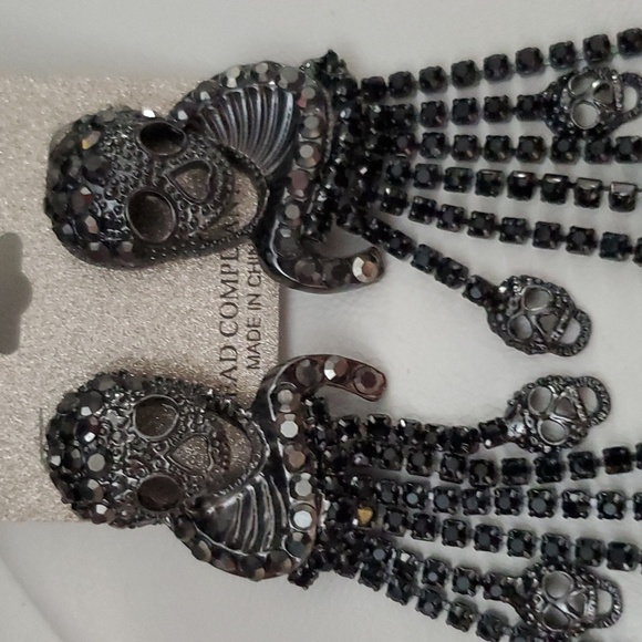 Natasha skull earrings - Picture 3 of 6